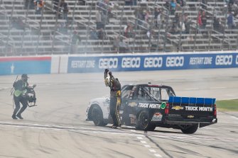 Race winner Sheldon Creed, GMS Racing, Chevrolet Silverado
