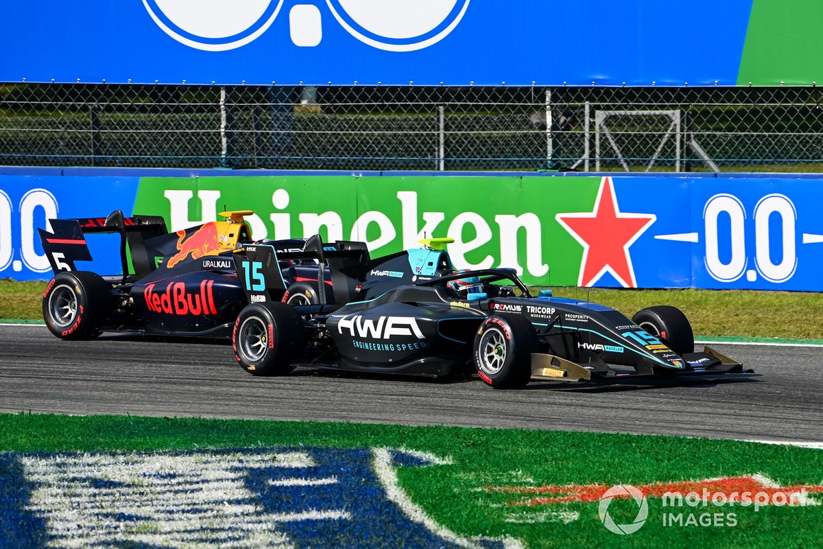 Jake Hughes, HWA Racelab y Liam Lawson, Hitech Grand Prix battle