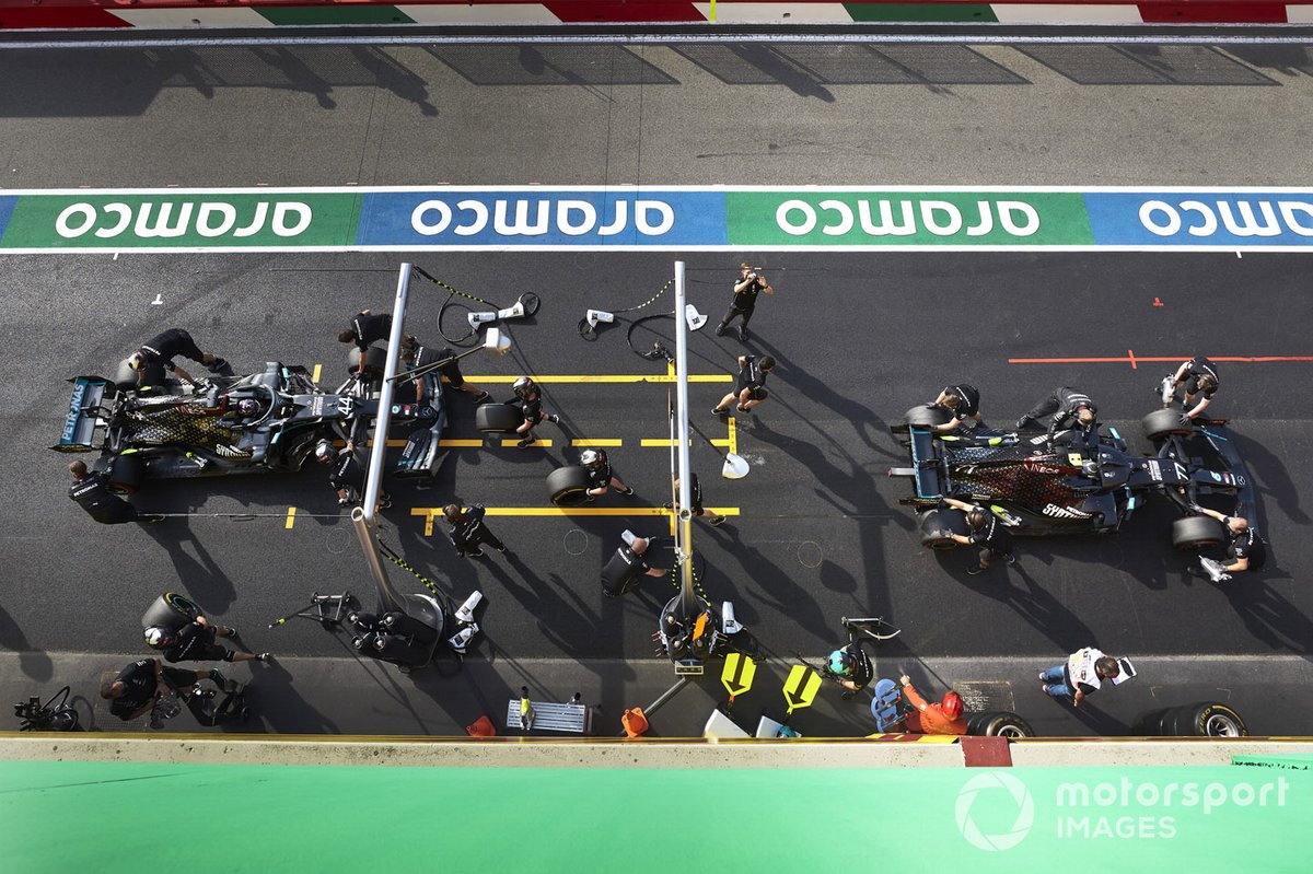 Valtteri Bottas, Mercedes F1 W11, Lewis Hamilton, Mercedes F1 W11