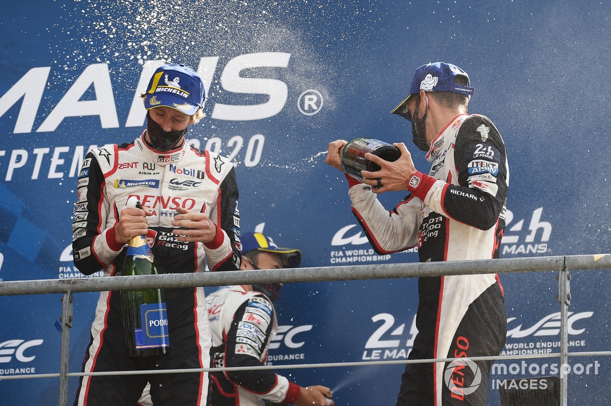 Podio: ganadores #8 Toyota Gazoo Racing Toyota TS050: Sebastien Buemi, Kazuki Nakajima, Brendon Hartley