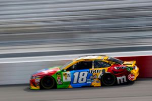 Kyle Busch, Joe Gibbs Racing, Toyota Camry M&M's