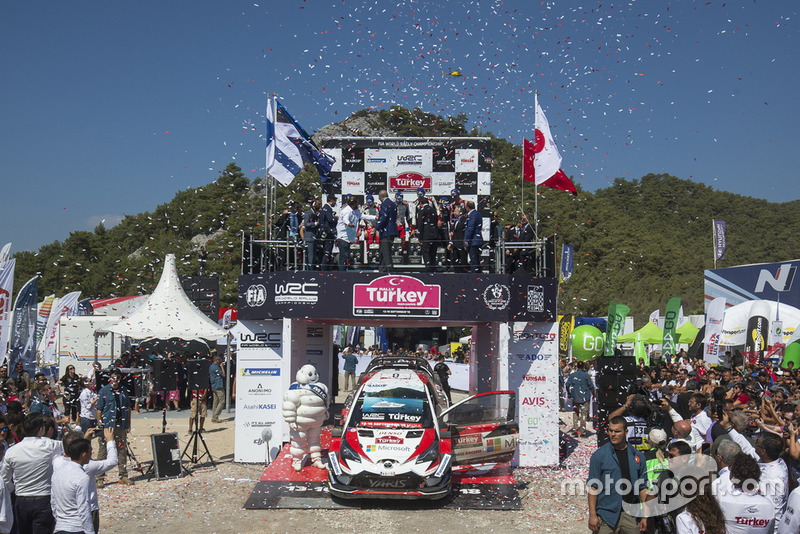 Podyum: Yarış galibi Ott Tänak, Martin Järveoja, Toyota Gazoo Racing WRT Toyota Yaris WRC, 2. Jari-Matti Latvala, Miikka Anttila, Toyota Gazoo Racing WRT Toyota Yaris WRC, 3. Hayden Paddon, Sebastian Marshall, Hyundai Motorsport Hyundai i20 Coupe WRC