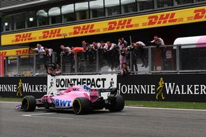 Esteban Ocon, Racing Point Force India VJM11 franchit la ligne