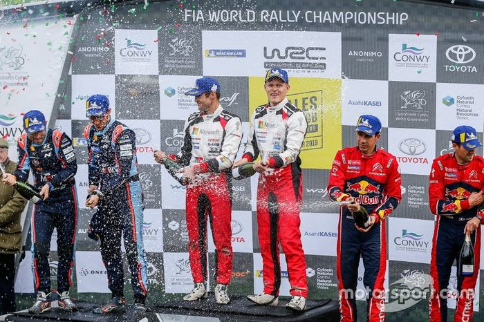 Podio: Ganadores Ott Tänak, Martin Järveoja, Toyota Gazoo Racing WRT Toyota Yaris WRC, segundos Thierry Neuville, Nicolas Gilsoul, Hyundai Motorsport Hyundai i20 Coupe WRC, terceros Sébastien Ogier, Julien Ingrassia, Citroën World Rally Team Citroen C3 WRC