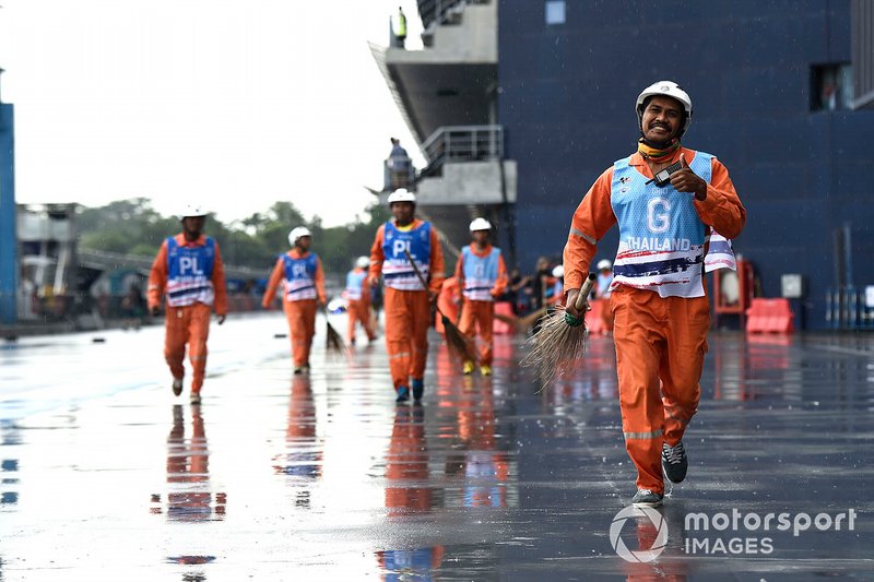 Oficiales de pista