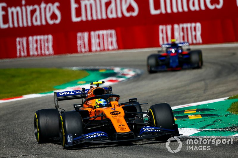 Lando Norris, McLaren MCL34, Pierre Gasly, Toro Rosso STR14