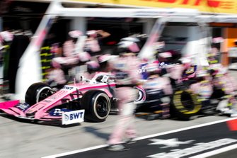 Sergio Perez, Racing Point RP19, pit stop