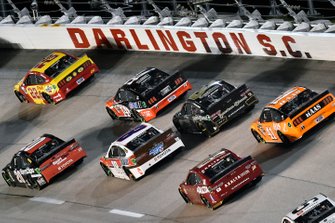 Joey Logano, Team Penske, Ford Mustang Shell Pennzoil and Erik Jones, Joe Gibbs Racing, Toyota Camry Sport Clips Throwback