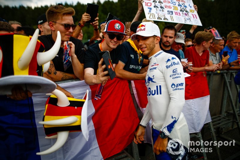 Pierre Gasly, Toro Rosso, with fans