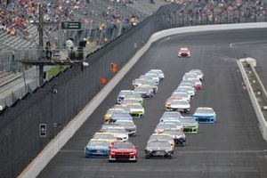  Kevin Harvick, Stewart-Haas Racing, Ford Mustang Mobil 1  Paul Menard, Wood Brothers Racing, Ford Mustang Menards / Dutch Boy Pace Car