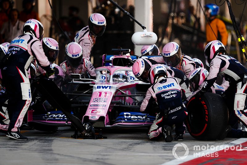 Sergio Perez, Racing Point RP19, au stand