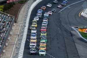 Start zum Bank of America Roval 400 auf dem Roval des CharWilliam Byron, Hendrick Motorsports, Chevrolet Camaro UniFirst, führt