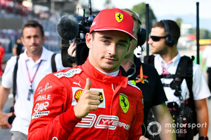 Leclerc: “¡Vaya caos, buaaaah! Pole de todos modos chicos. Gracias por todo"