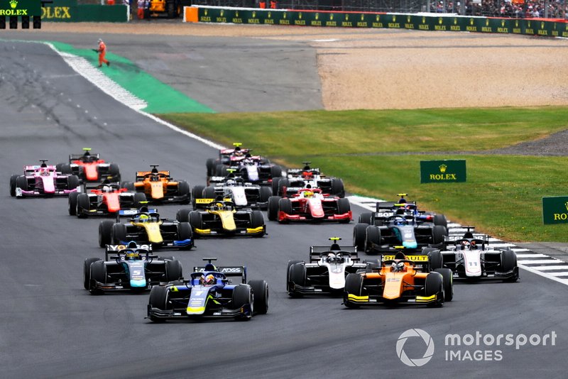 Louis Deletraz, Carlin Jack Aitken, Campos Racing and Callum Ilott, Sauber Junior Team by Charouz at the start of the race