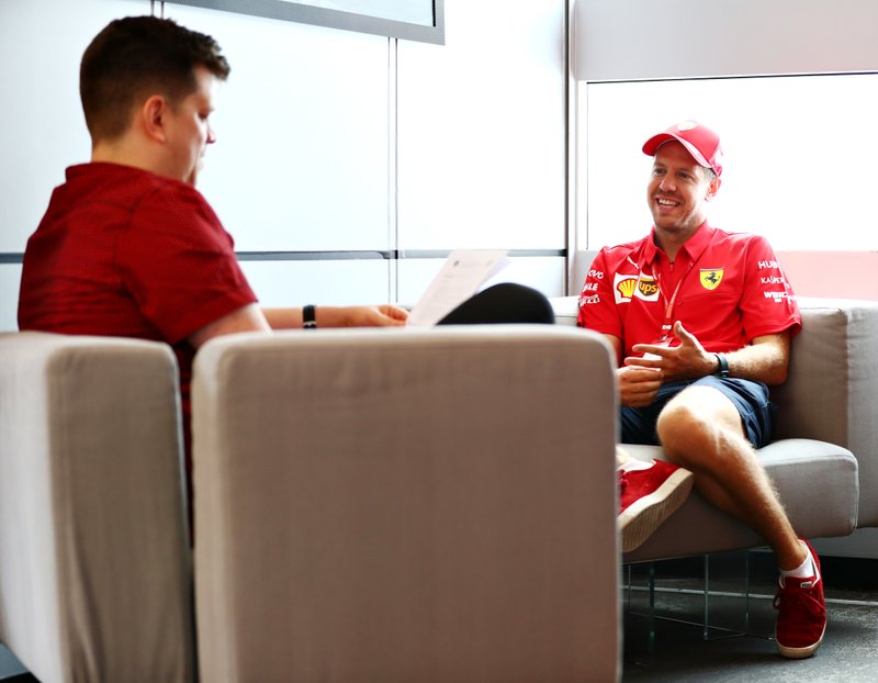 Sebastian Vettel, Ferrari met Motorsport.com journalist Filip Cleeren
