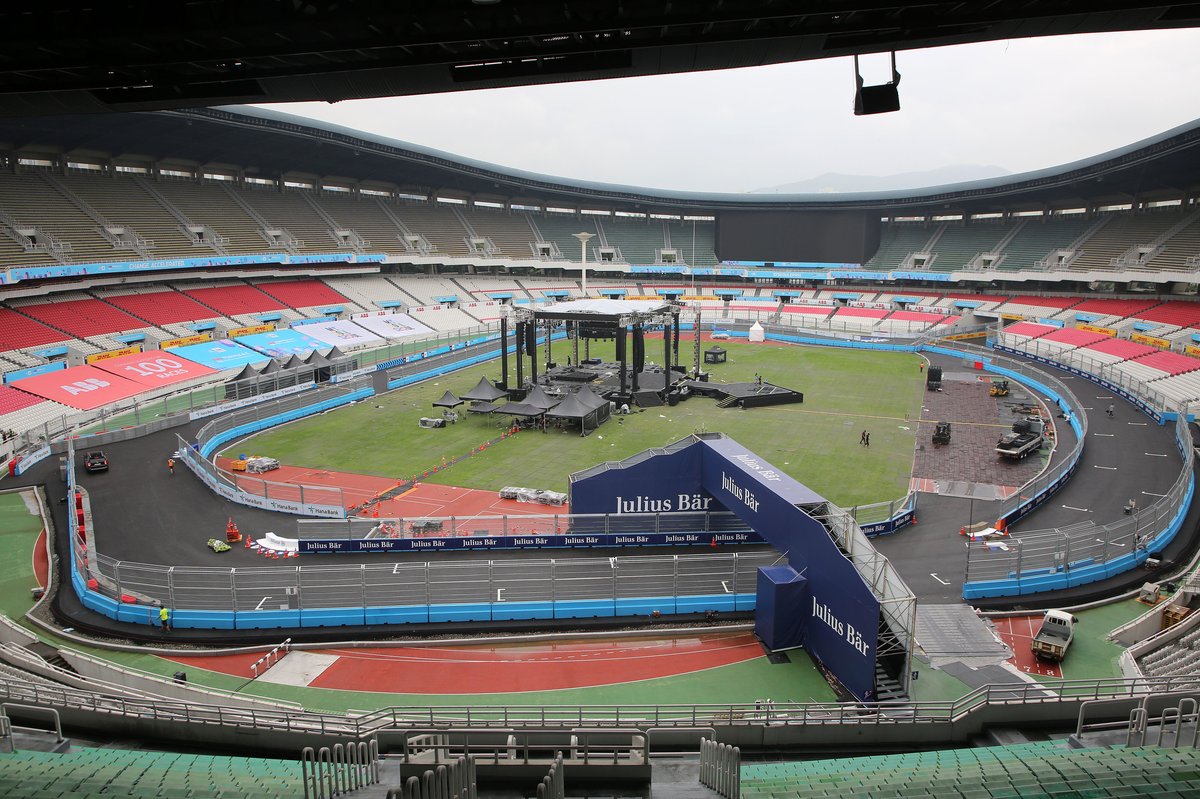 La pista dentro del estadio