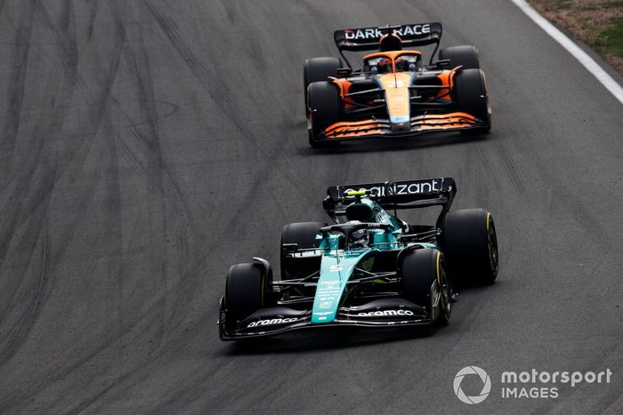 Sebastian Vettel, Aston Martin AMR22, Daniel Ricciardo, McLaren MCL36