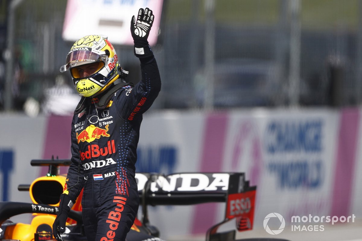 Ganador de la pole Max Verstappen, Red Bull Racing, celebra en Parc Ferme