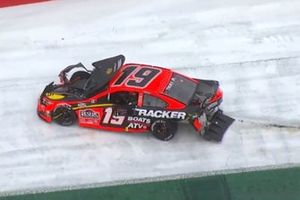 La voiture accidentée de Martin Truex Jr., Joe Gibbs Racing, Toyota Camry