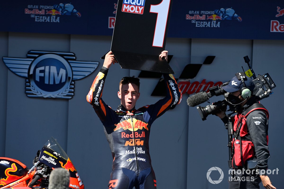 Racewinnaar Pedro Acosta, Red Bull KTM Ajo