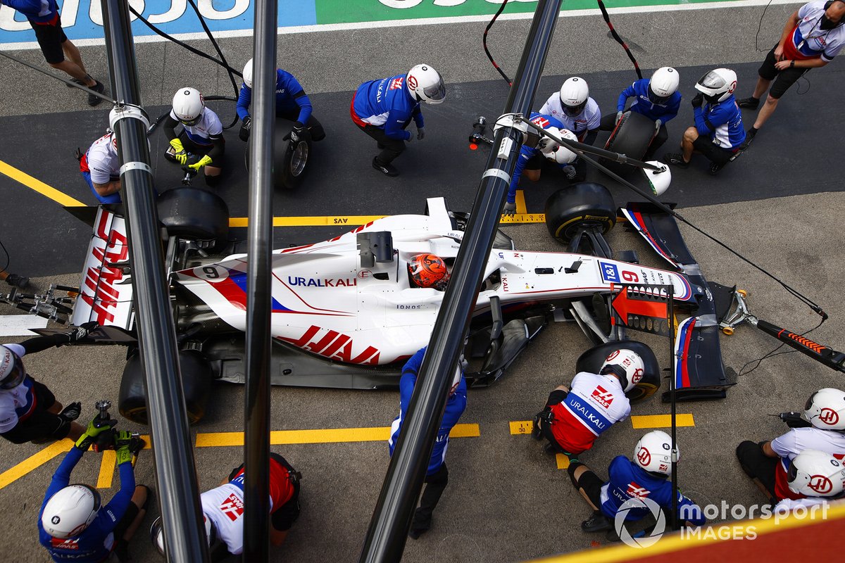 Nikita Mazepin, Haas VF-21, in the pits