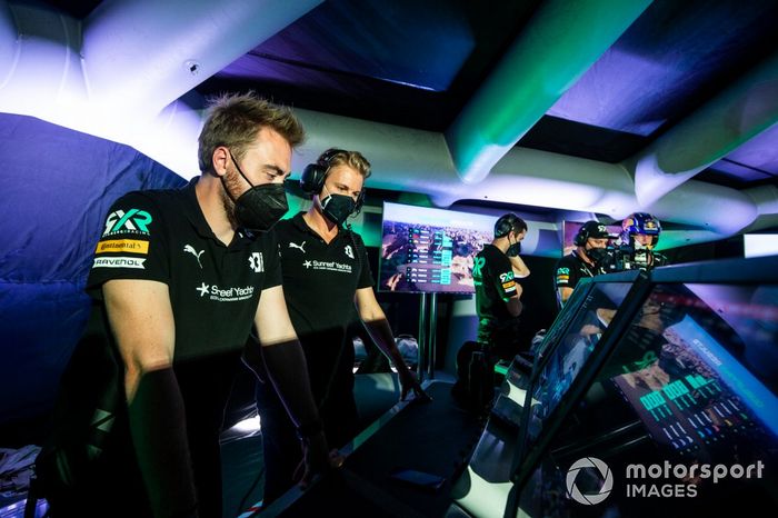Nico Rosberg, fundador y  CEO de Rosberg X Racing, en el centro de comando