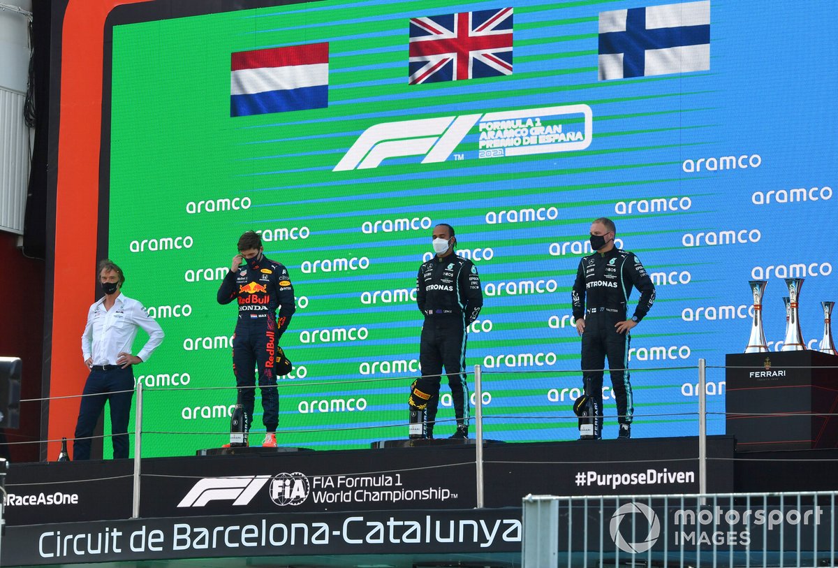 Max Verstappen, Red Bull Racing, 2a posizione, Lewis Hamilton, Mercedes, 1a posizione, e Valtteri Bottas, Mercedes, 3a posizione, sul podio