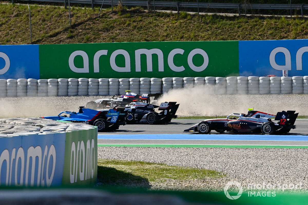 Calan Williams, Jenzer Motorsport, Juan Manuel Correa, ART Grand Prix, Alexander Smolyar, ART Grand Prix, crash