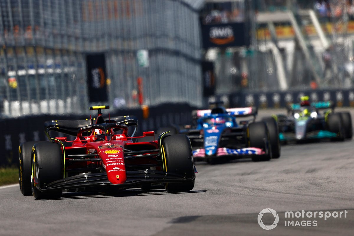 Carlos Sainz, Ferrari F1-75, Fernando Alonso, Alpine A522