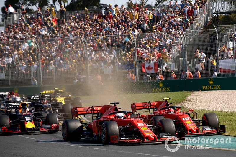 Sebastian Vettel, Ferrari SF90, precede Charles Leclerc, Ferrari SF90, Max Verstappen, Red Bull Racing RB15, Nico Hulkenberg, Renault F1 Team R.S. 19, ed il resto del gruppo alla partenza