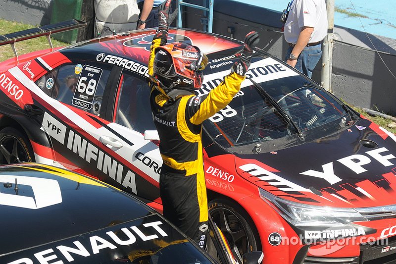 Ganador de la carrera Leonel Pernía, Renault Sport