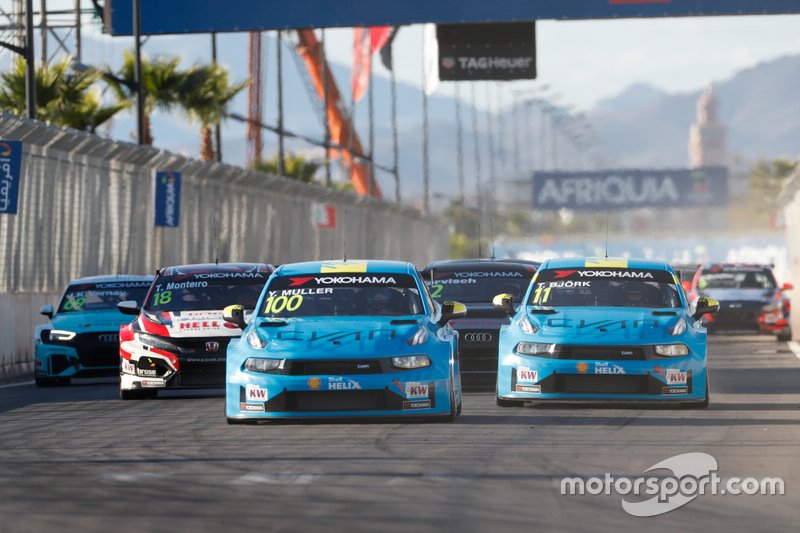 Start action Yvan Muller, Cyan Racing Lynk & Co 03 TCR leads