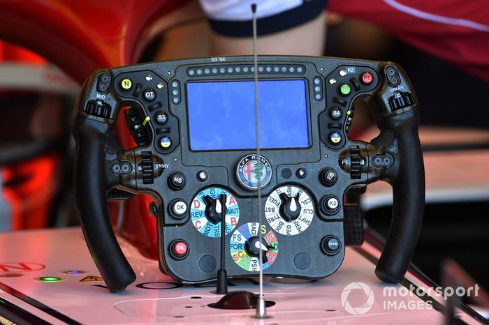 Volante del Alfa Romeo Racing C38 de Kimi Raikkonen