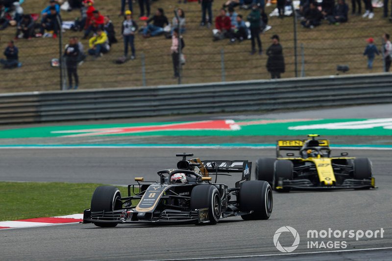 Romain Grosjean, Haas F1 Team VF-19, Nico Hulkenberg, Renault F1 Team R.S. 19