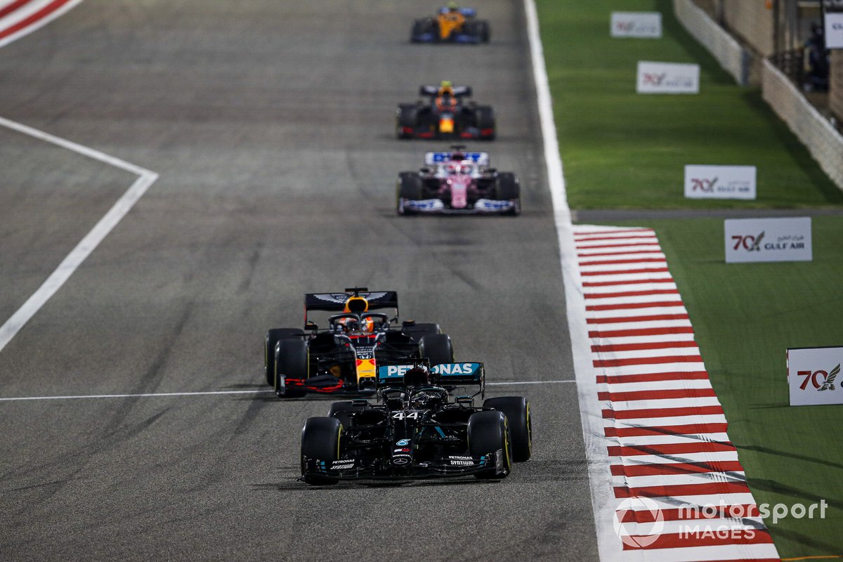 Lewis Hamilton, Mercedes F1 W11, Max Verstappen, Red Bull Racing RB16, Sergio Perez, Racing Point RP20, e Alex Albon, Red Bull Racing RB16