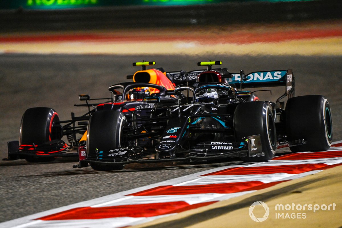Valtteri Bottas, Mercedes F1 W11, Alex Albon, Red Bull Racing RB16