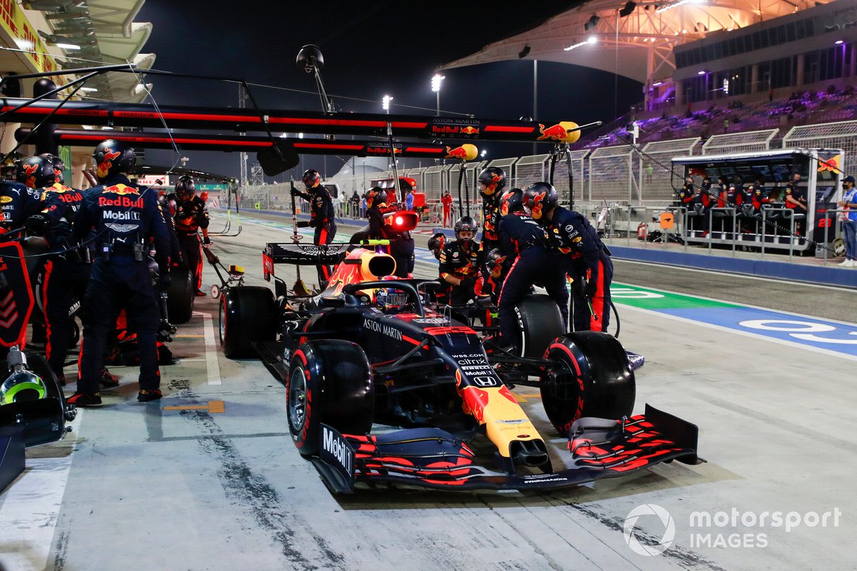 Alex Albon, Red Bull Racing RB16, lascia i box