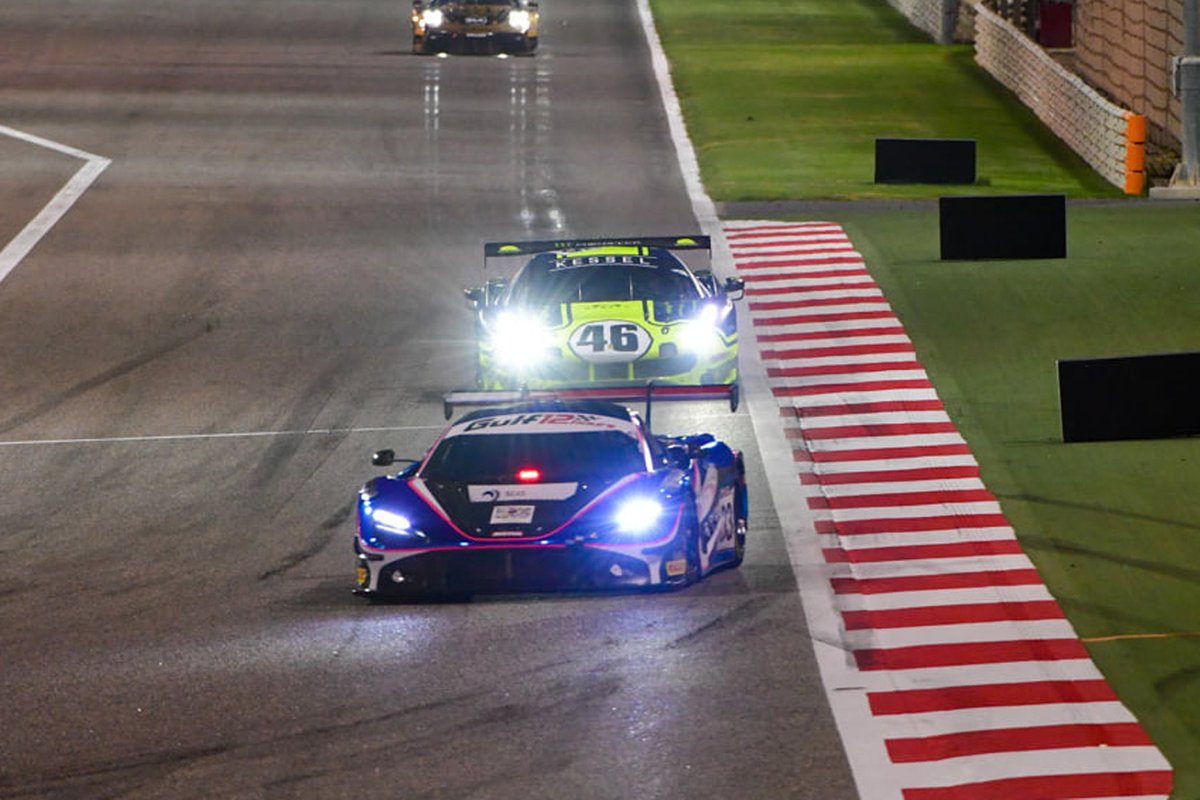 #33 2 Seas Motorsport, McLaren 720S GT3: Isa Bin Abdullah Alkhalifa, Ben Barnicoat, Martin Kodric
