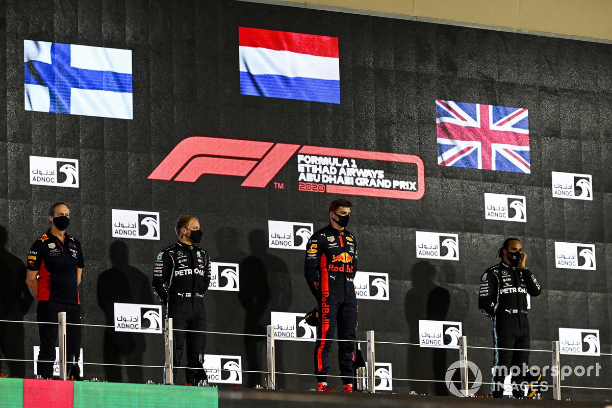 Podio: segundo lugar Valtteri Bottas, Mercedes-AMG F1, Paul Monaghan, Ingeniero Jefe de Red Bull Racing, ganador Max Verstappen, Red Bull Racing, y tercer lugar Lewis Hamilton, Mercedes-AMG F1
