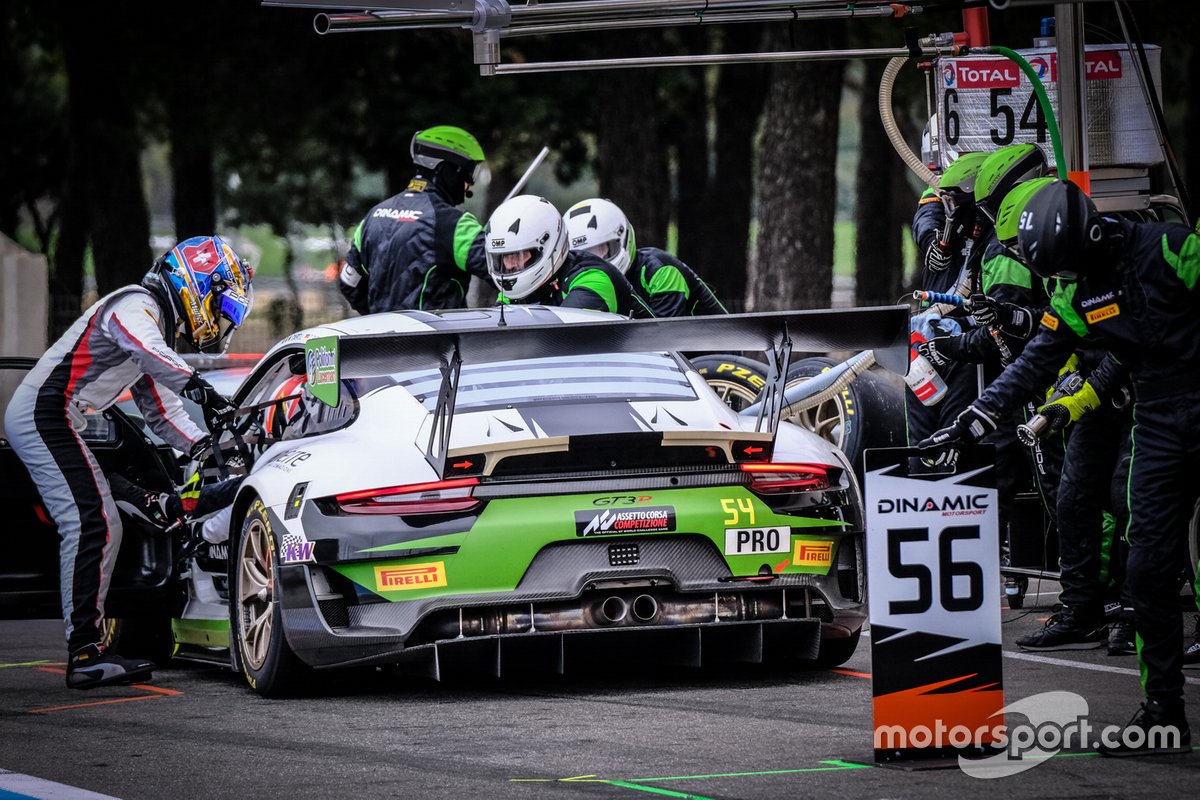 #54 Dinamic Motorsport Porsche 911 GT3-R: Sven Müller, Christian Engelhart, Matteo Cairoli