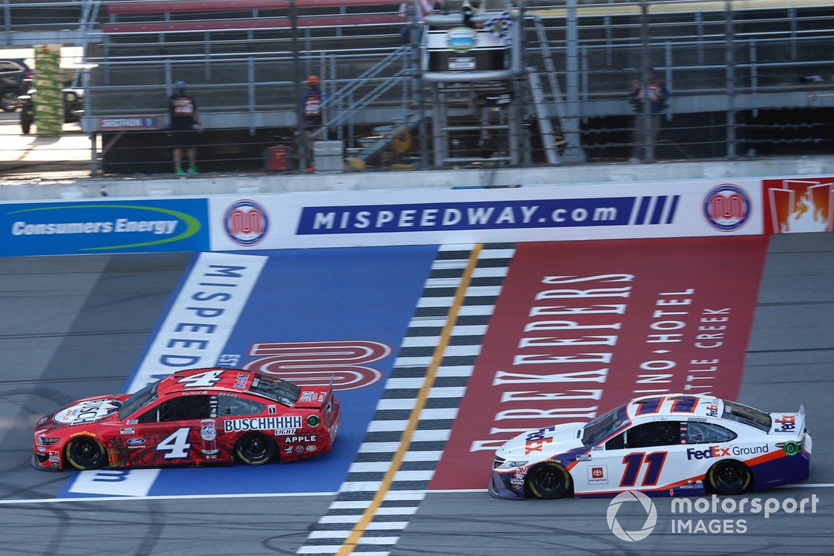 7. Kevin Harvick and Denny Hamlin - Cup Michigan - 0.093s