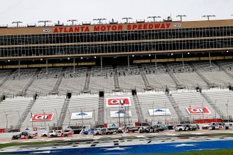 Christian Eckes, Kyle Busch Motorsports Toyota, leads the field to start