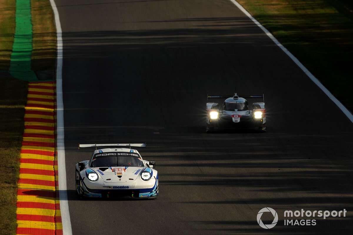 #56 Team Project 1 Porsche 911 RSR: Egidio Perfetti, Laurents Horr, Matteo Cairoli