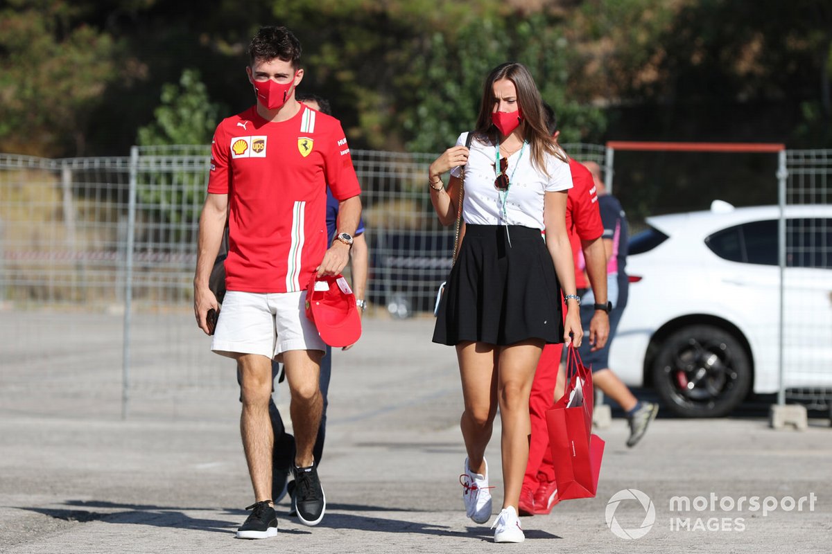 Гонщик Ferrari Шарль Леклер со своей девушкой Шарлоттой Сине