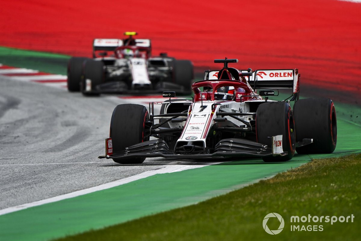 Kimi Raikkonen, Alfa Romeo Racing C39, leads Antonio Giovinazzi, Alfa Romeo Racing C39