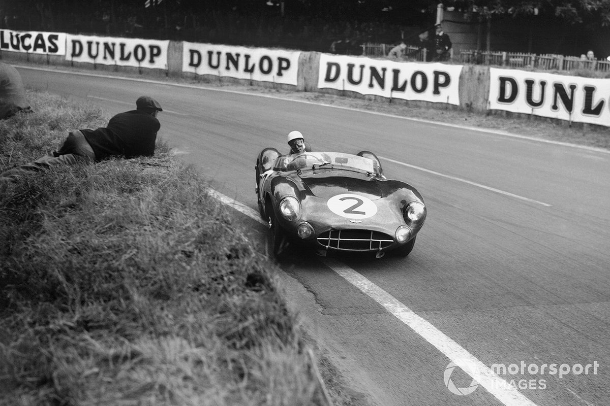 В экипаже с Джеком Брэбэмом Мосс выступил в «Ле-Мане» 1954 года на Aston Martin DBR1