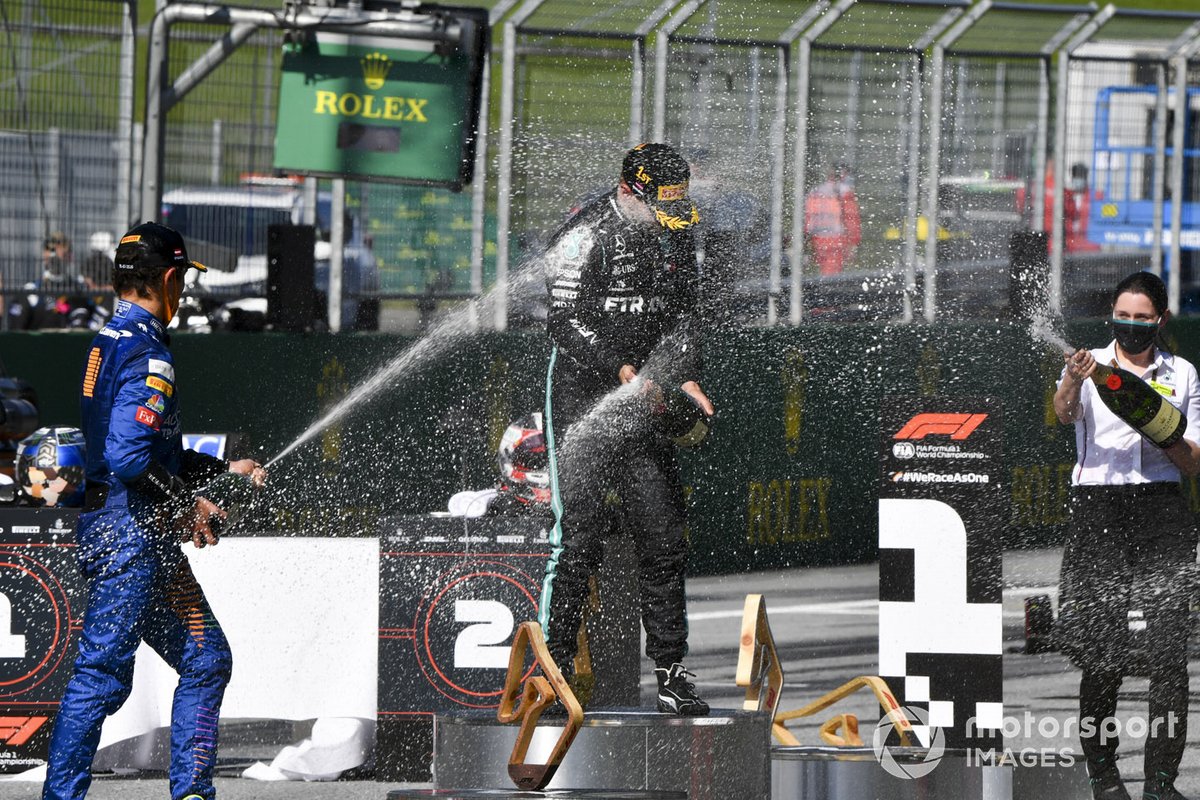 Podio: ganador de la carrera Valtteri Bottas, Mercedes-AMG Petronas F1, el segundo lugar Charles Leclerc, Ferrari, el tercer lugar Lando Norris, McLaren celebran