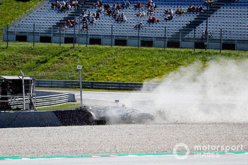 Crash of Valtteri Bottas, Mercedes AMG W10