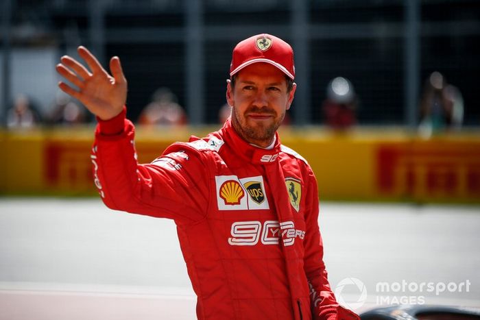 Ganador de la pole Sebastian Vettel, Ferrari celebra en Parc Ferme 