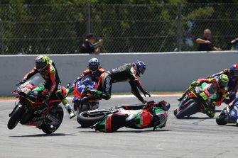 Bradley Smith, Aprilia Racing Team Gresini crasht met Aleix Espargaro, Aprilia Racing Team Gresini